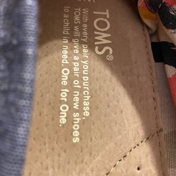 TOMS - Picture 4 of 7